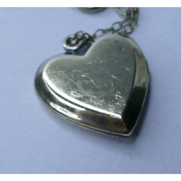 Vintage Heart Shaped Locket With Engraved Design & Initial Gold On Sterling Silv - Picture 4 of 8